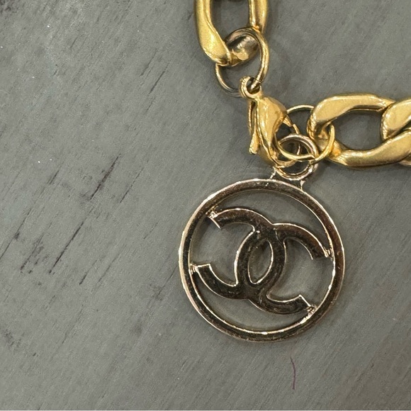 Authentic Chanel CC Logo Pendant w/ an unbranded Gold tone link chain bracelet - Picture 5 of 14